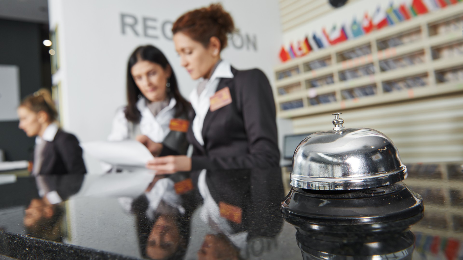 Cash-handling-hotels-reception-16-9